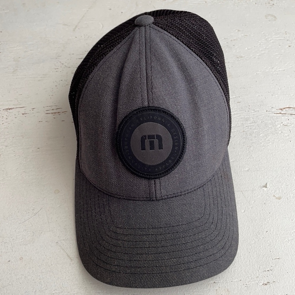 Travis Mathew Black Gray Golf Hat Pull-on Cap